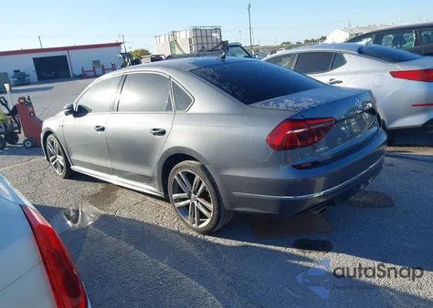 2018 Volkswagen Passat 2.0T R-Line/2.0T S z USA, uszkodzony, nr VIN 1VWAA7A39JC050167